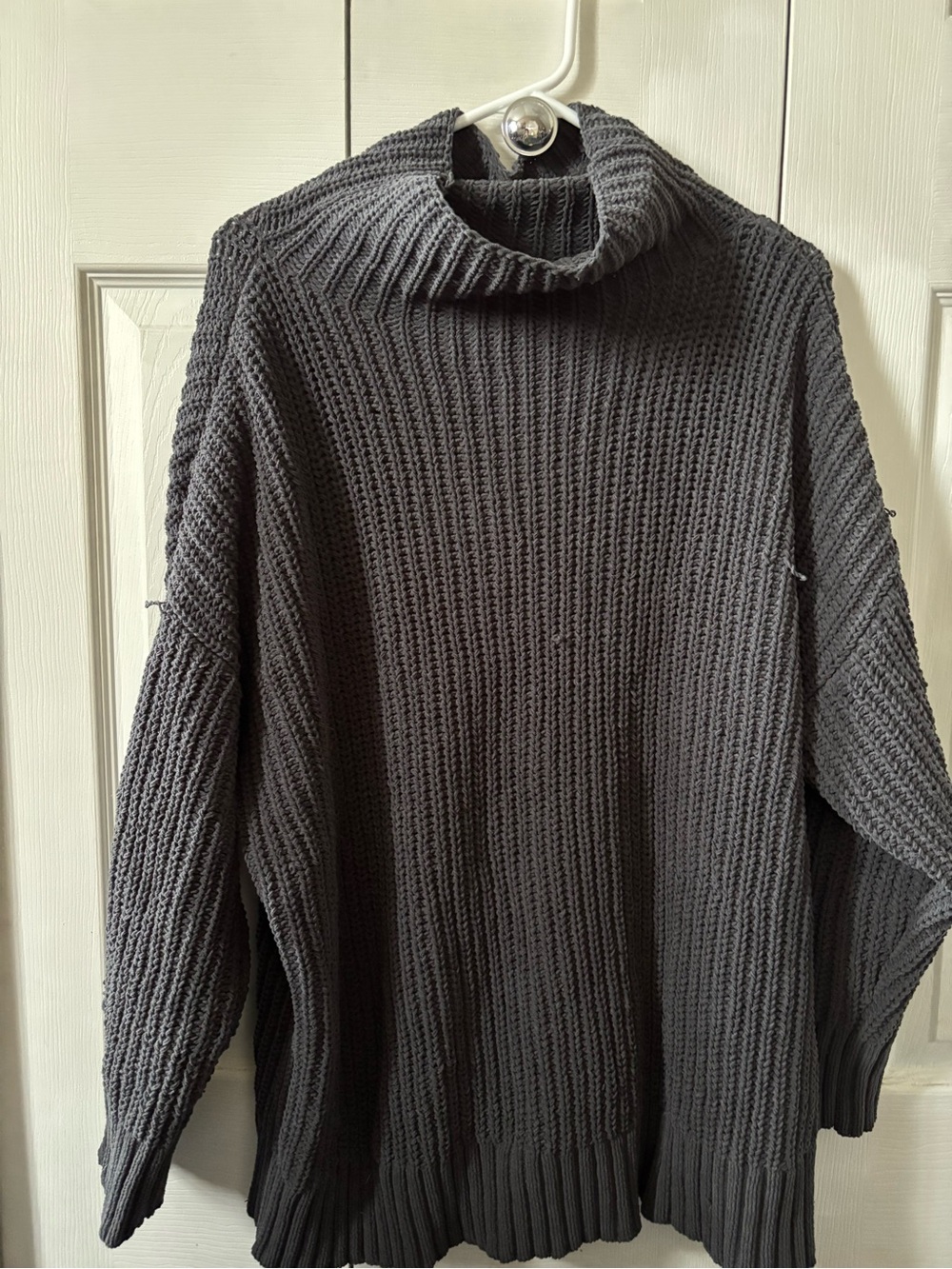 American eagle turtle neck sweater